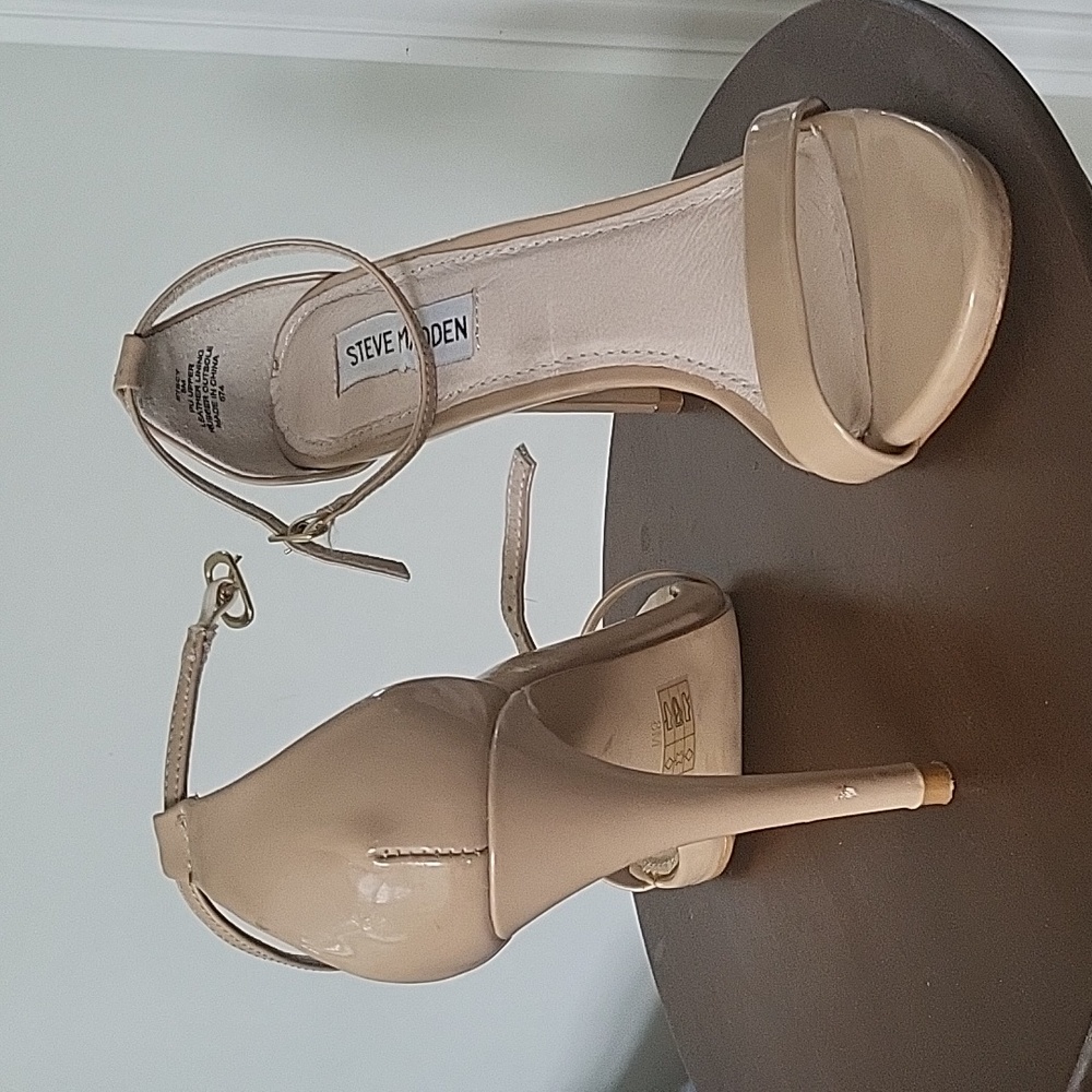 Steve Madden, nude size 8 stillettos